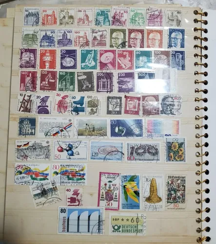 Coleção de selos antigos Brasil e Mundo. Perfeito para colecionadores.
