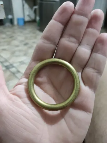 Argola metal amarelo 