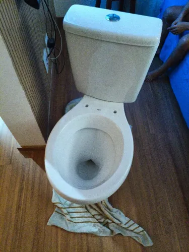 Vaso Sanitário com Caixa Acoplada Logasa1