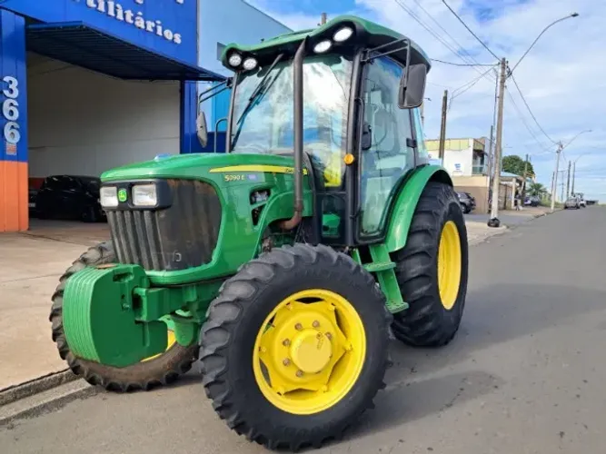 Trator JOHN DEERE 5090 4X4 Cabinado - (2014)