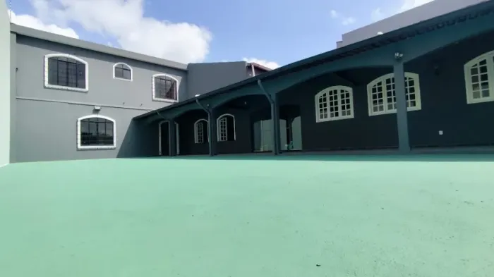 PRÉDIO 550 m² (5 Suítes, 6 Salas Refrigeradas, 12 Vagas de Garagem Privativa).