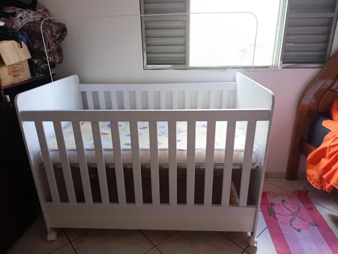 Vende-se berço infantil
