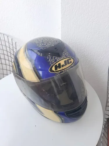 Capacete HJC.