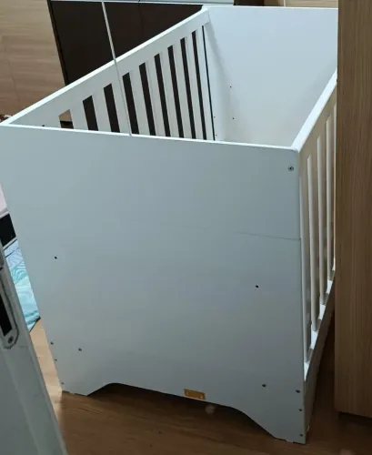 Berço americano mini cama semi novo.