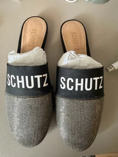 Schutz tamanho 37