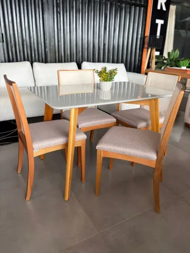 Mesa de Jantar com 4 lugares nova a pronta entrega 