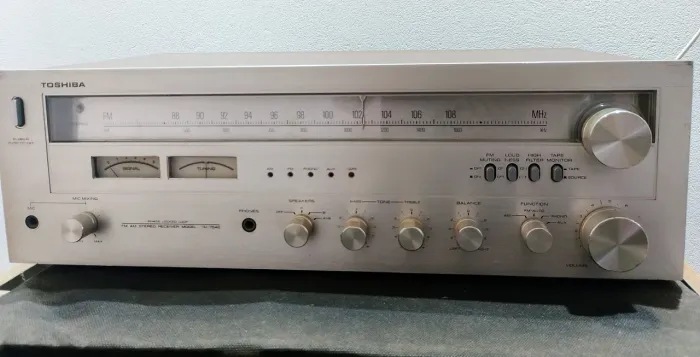 receiver estéreo vintage Toshiba FM AM Stereo Receiver Model TMC-7540.