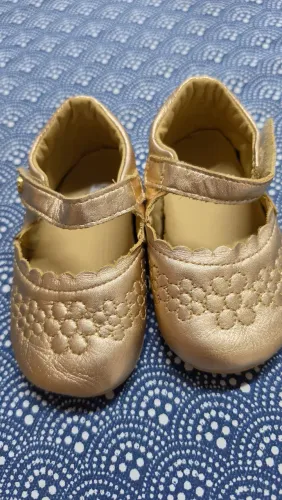 Sapato Bibi dourado menina