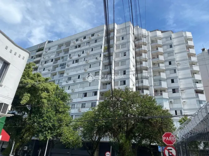 Apartamento à venda no Centro, com 93 m² e 2 dormitórios/quartos disponíveis.