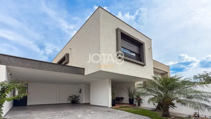 CASA COM 3 SUÍTES E QUINTAL NO SEMINÁRIO Sobrado 3 suítes e 3 vagas no seminário - j8