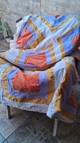 Colcha casal retalho ótimo estado
