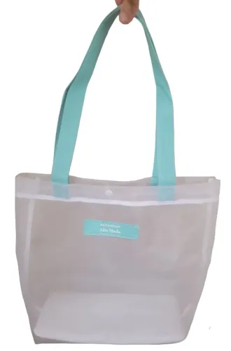 Bolsa sacola praia branca transparente e viseira preta 