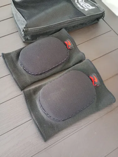 Joelheira M para esportes diversos 