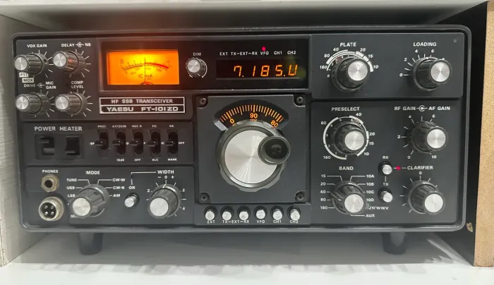 Rádio YAESU FT101ZD