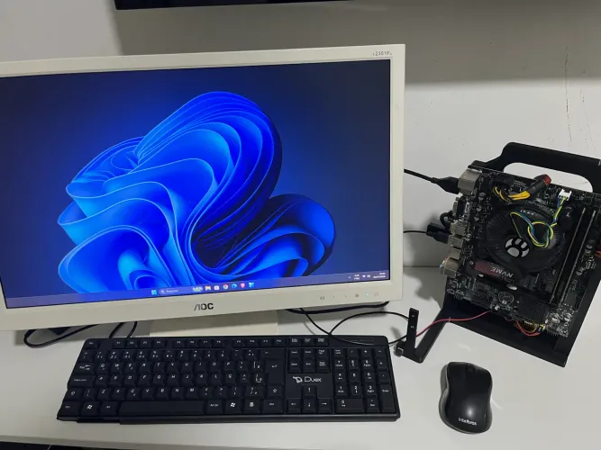 Pc completo Intel core i3 8ª Geração+ Monitor AOC de 23 polegadas