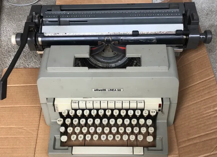 Máquina de escrever olivette linea 98