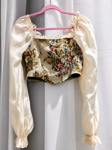 Blusa Floral - Acabamento de folho