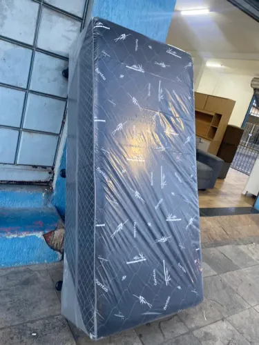Camas de solteiro box disponível