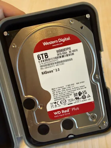 Disco rígido Western Digital Red Plus de 6TB (modelo WD60EFPX, gravação CMR)