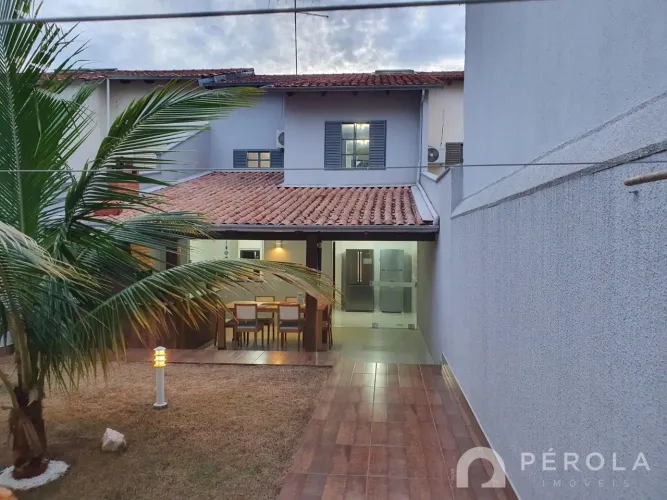 Sobrado em Jardim América - Goiânia