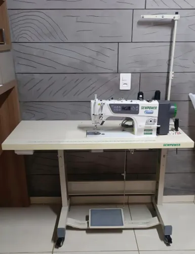 Máquina de Costura Reta Automática