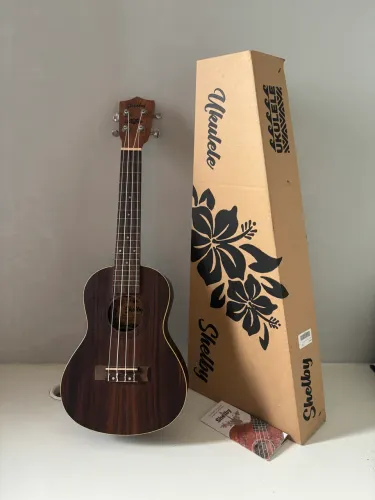 Ukulele Acústico Concerto Shelby SU23R Jacarandá