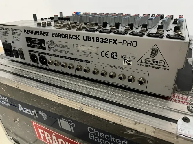 Mesa De Som Behringer Eurorack Ub1832fx-pro
