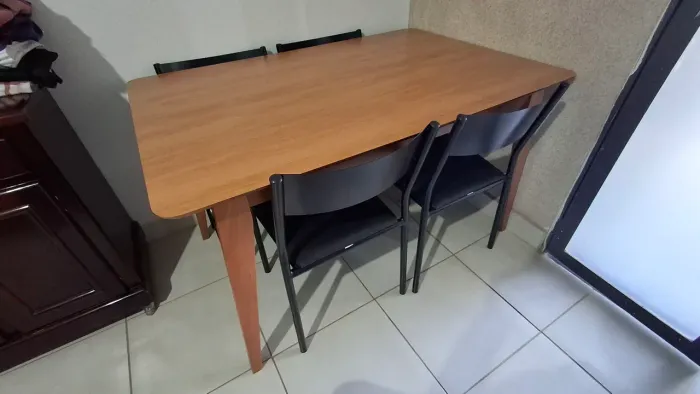 Conjunto mesa cadeira Tok Stok