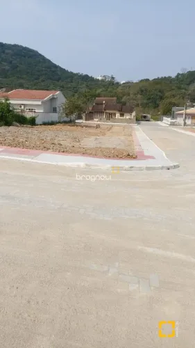 Terreno com 360 metros quadrados com escritura pública em Potecas , São José / SC