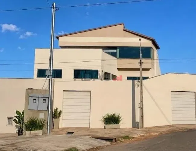 SOBRADO COM 3 PAVIMENTOS