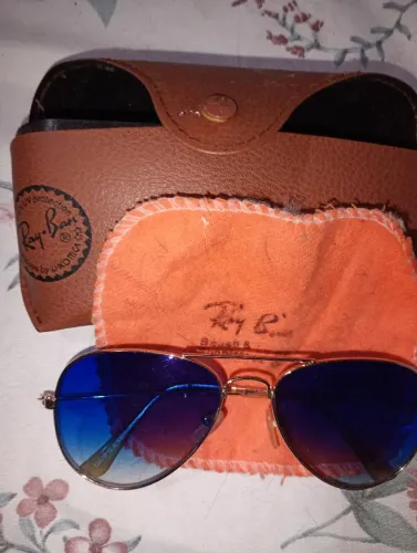Vendo óculos RAY- BAN novo original.Entrego