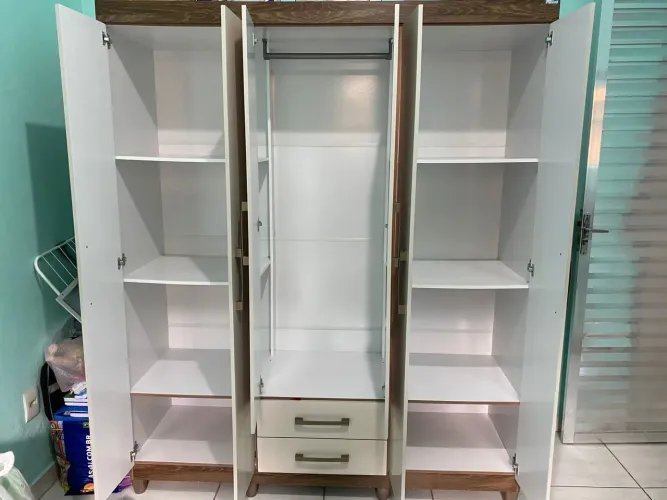 VENDE-SE GUARDA ROUPA E ARMÁRIO DE COZINHA