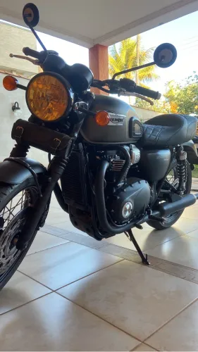 Triumph T100 900 cilindradas 