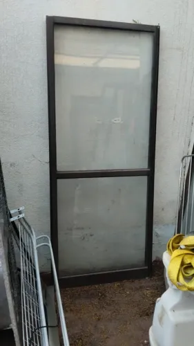 Porta de correr em alumínio e vidro 2,16x0,72 usadas bem conservadas