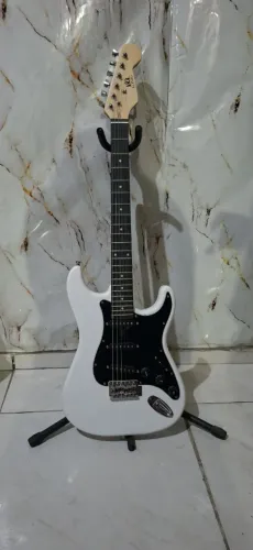 Belíssima guitarra nova top !!