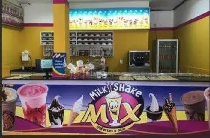 Repassando duas lojas de sorvetes, sendo uma delas Sou Ice sorvetes e congelados e outra s