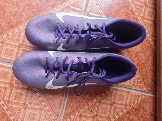 Tênis de futebol masculino