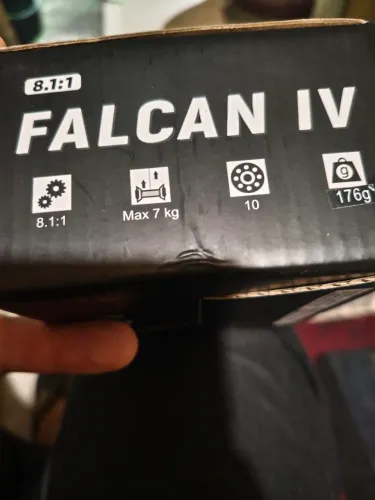 Carretilha de pesca Falcan IV lado esquerdo
