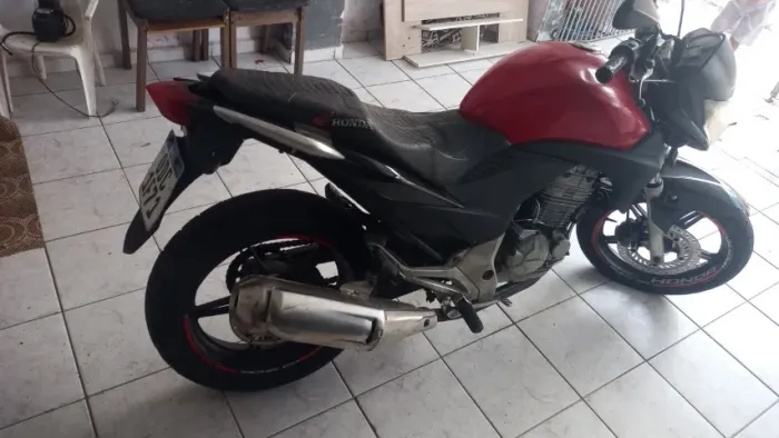 Moto no meu nome ,cabeçote vela fina , 2 peneu novo, bateu pegou 