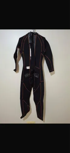 Macacão de neoprene