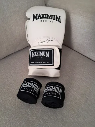 Vendo Luva De Muay Thai E Boxe Maximum - New Classic White com bandage.  NUNCA USADA