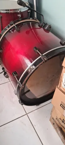 Vendo Bateria RMV bem barato só o corpo, bumbo, Surdo e dois Tons