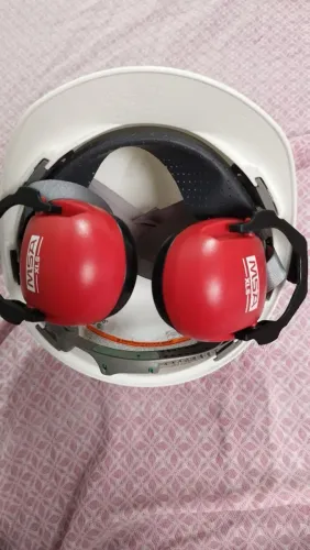 Capacete para trabalho com Abafador