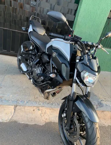 Moto semi nova