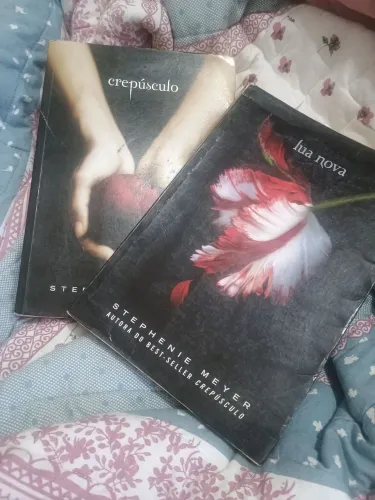 Livros da saga "Crepúsculo - Stephanie Meyer"
