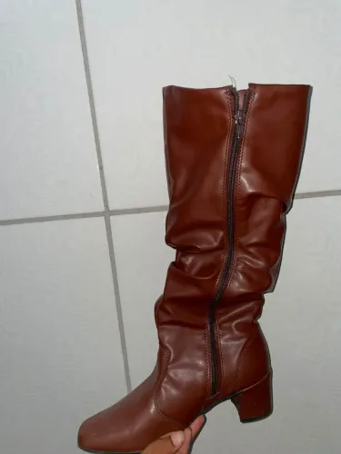 Bota enrugadas cano alto 