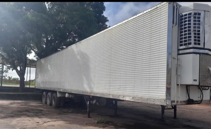Vendo carreta câmera fria pneus meia vida funcionando perfeito ponto tranferi