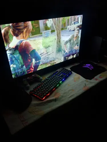 vendo teclado e mouse com leds