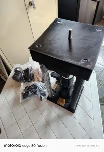 Recravadora / Seladora de latas de cerveja artesanal, combucha, sucos. Nova