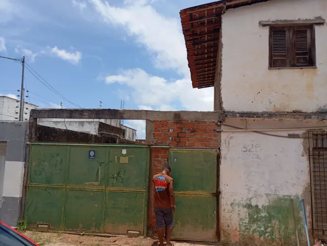 CASA COM PONTO COMERCIAL JAGUAREMA PROX AO ARAÇAGI